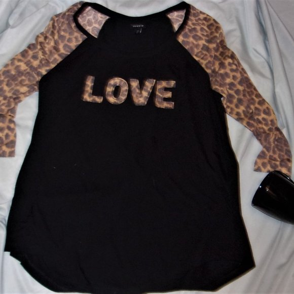 Torrid size 00 large leopard print black tee shirt
